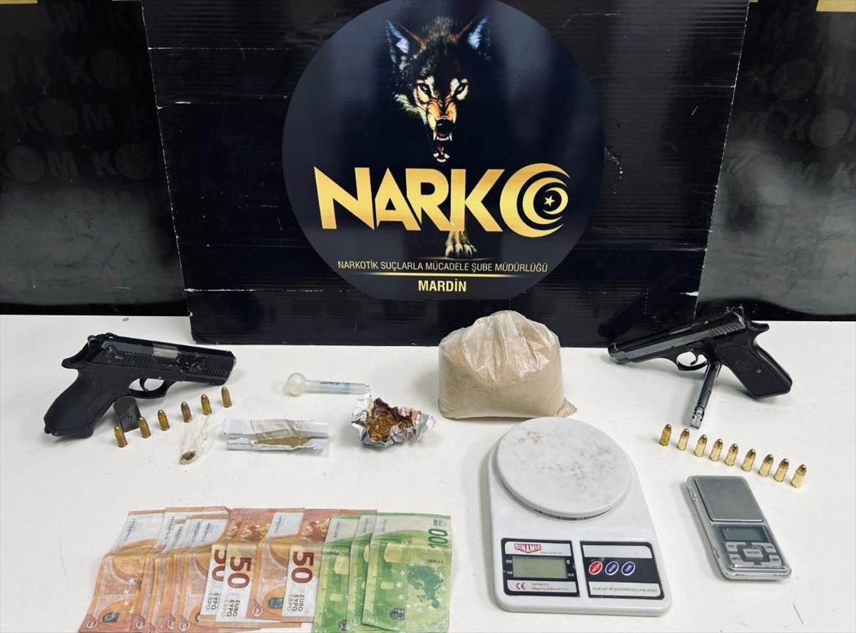 Mardin'in Nusaybin ilçesinde düzenlenen uyuşturucu operasyonunda 8 şüpheli gözaltına alındı....