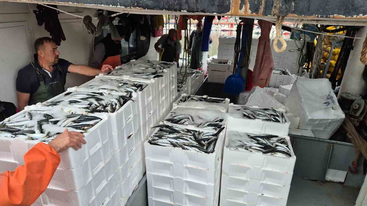 MARMARA DENİZİ’NDE ETKİLİ OLAN LODOS FIRTINASININ ETKİSİNİ KAYBETMESİNİN ARDINDAN TEKİRDAĞ’IN...