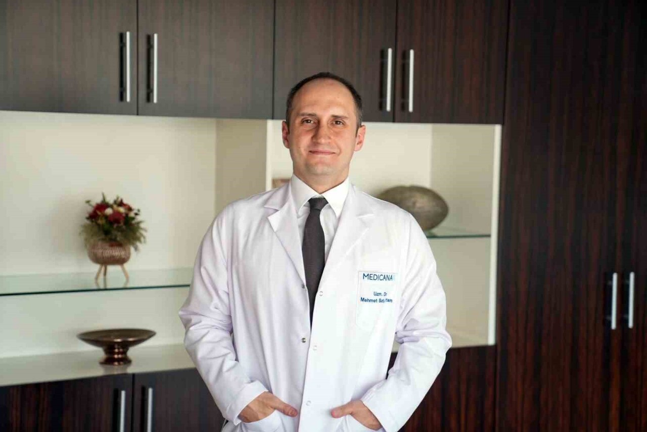 MEDİCANA SAĞLIK GRUBU ORTOPEDİ VE TRAVMATOLOJİ UZMANI DR. ÖĞRETİM ÜYESİ MEHMET BATU ERTAN, "ÇATLAK...