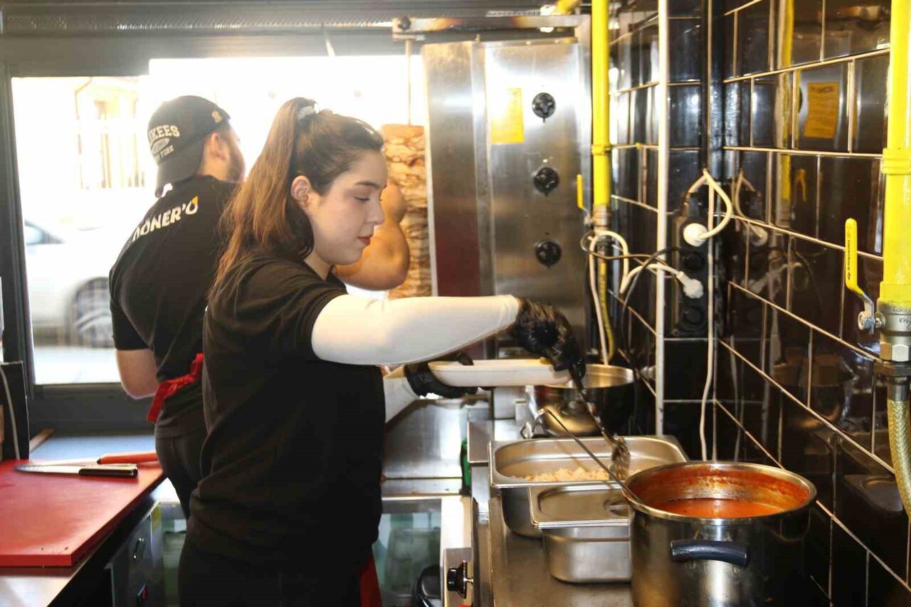 MELİH KURT VE ZEYNEP AVCI