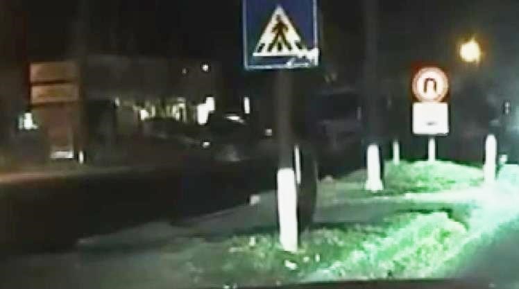 MERSİN'İN  TARSUS İLÇESİNDE OTOMOBİL İLE ÇARPIŞAN YOLCU MİNİBÜSÜ KAZA ANI ARAÇ İÇİ KAMERASINA...