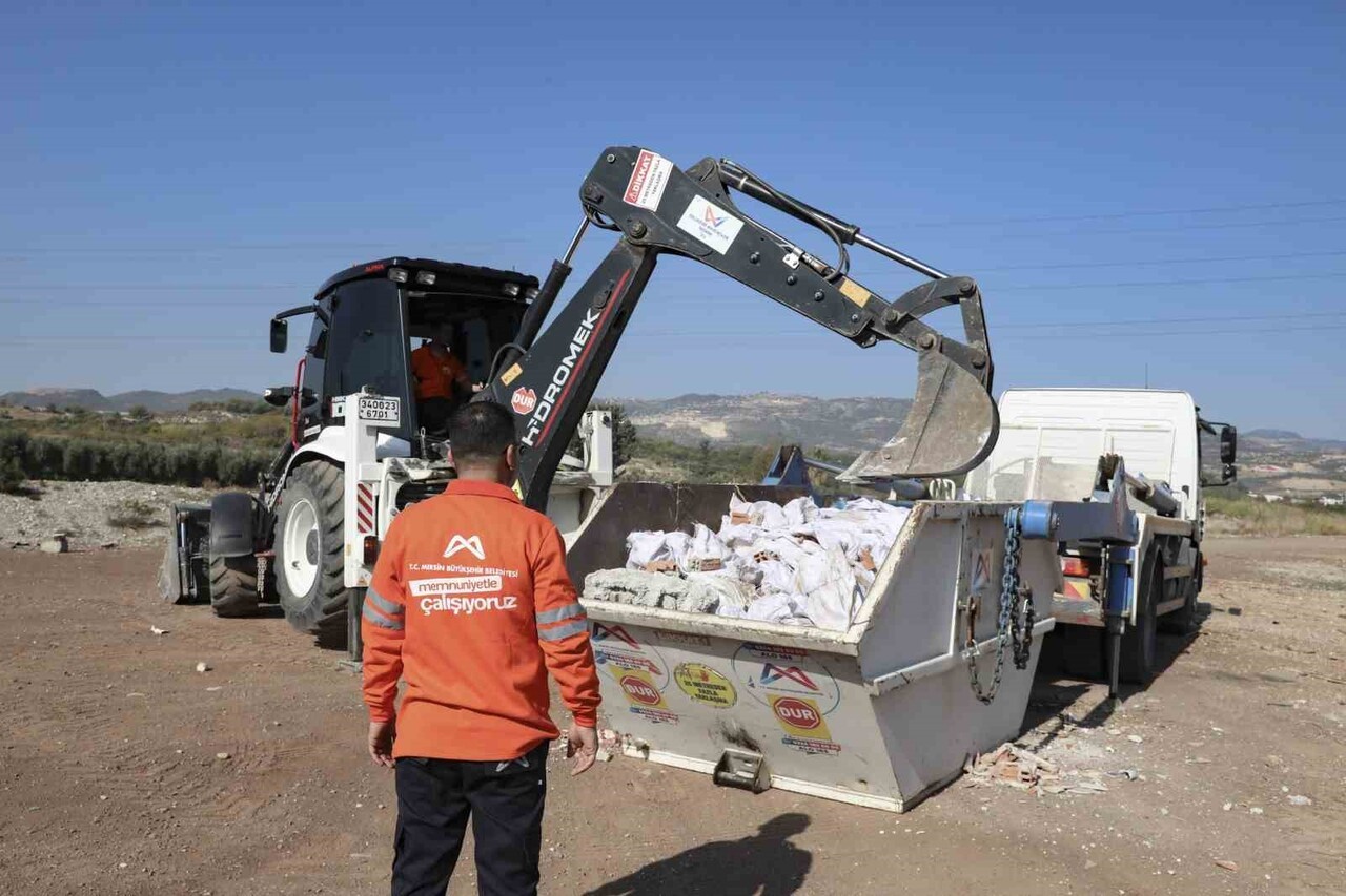 MERSİN BÜYÜKŞEHİR BELEDİYESİ, HAFRİYAT VE İNŞAAT ATIKLARINI UYDU TAKİP SİSTEMİYLE ANLIK İZLEYEREK...