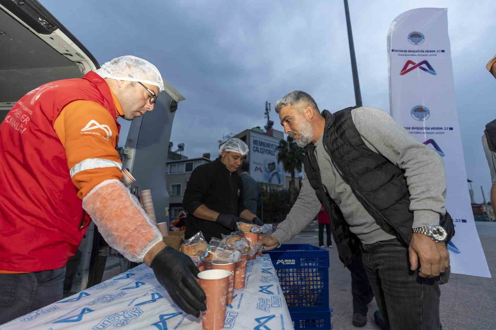MERSİN’DE BÜYÜKŞEHİR BELEDİYESİ, ‘1 EKMEK 1 ÇORBA’ PROJESİ YENİDEN BAŞLADI, KENTİN 60 NOKTASINDA...
