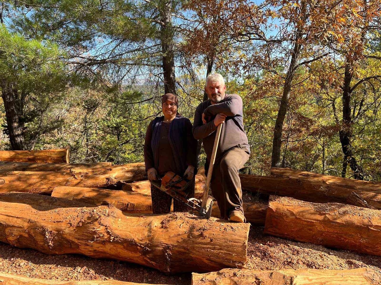 MERSİN’DEN ANTALYA’YA GELİP TOROSLAR’ DA AĞAÇ KESİMİ YAPIYORLAR. 40 YILLIK MESLEK GELENEĞİNİ...