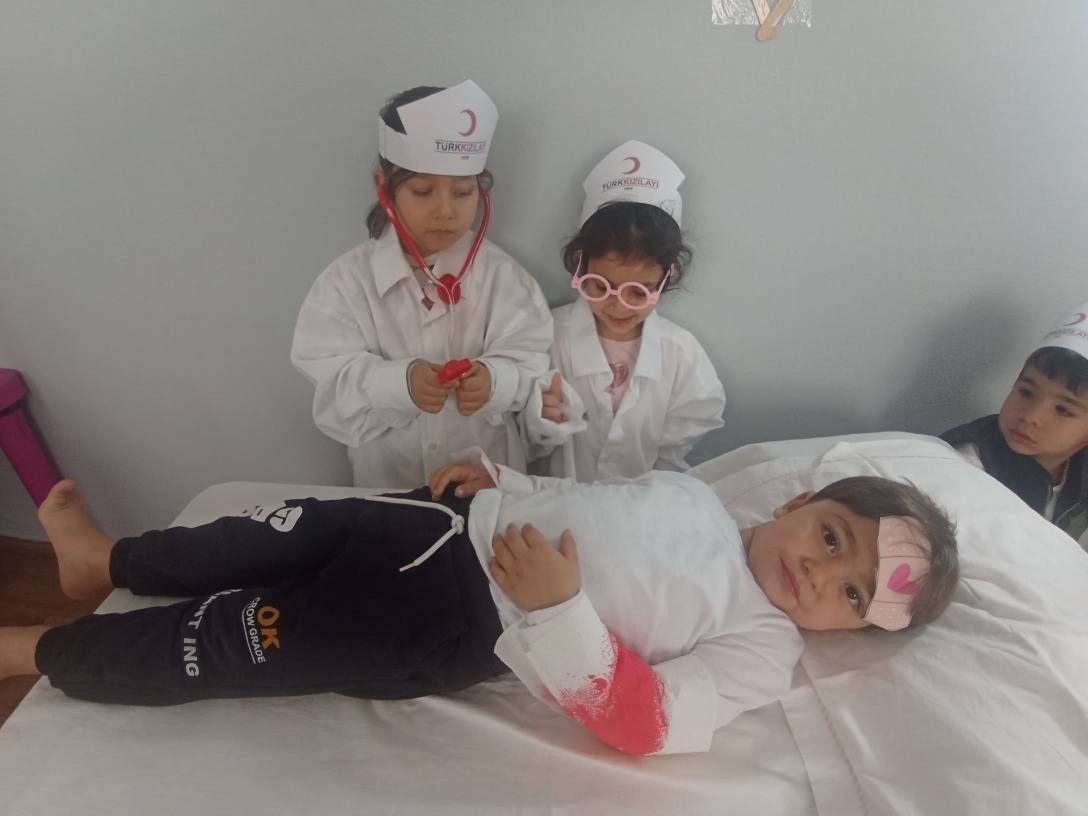 MERSİN’İN ANAMUR İLÇESİNDE, İLÇE MÜFTÜLÜĞÜNE BAĞLI 4-6 YAŞ KUR’AN KURSU ÖĞRENCİLERİ, KIZILAY...