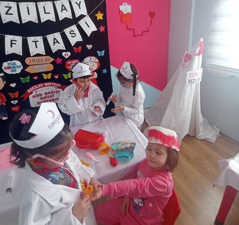 MERSİN’İN ANAMUR İLÇESİNDE, İLÇE MÜFTÜLÜĞÜNE BAĞLI 4-6 YAŞ KUR’AN KURSU ÖĞRENCİLERİ, KIZILAY...