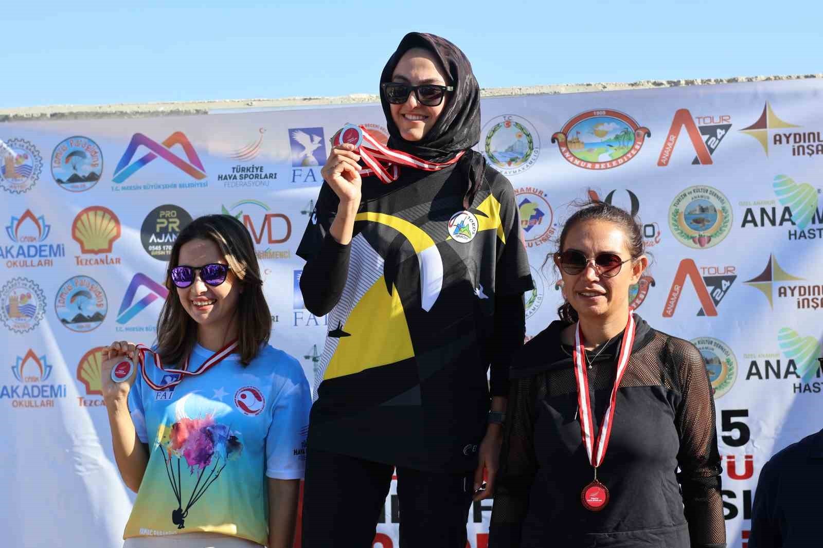 MERSİN’İN ANAMUR İLÇESİNDE, TÜRKİYE HAVA SPORLARI FEDERASYONU TARAFINDAN DÜZENLENEN YAMAÇ PARAŞÜTÜ...