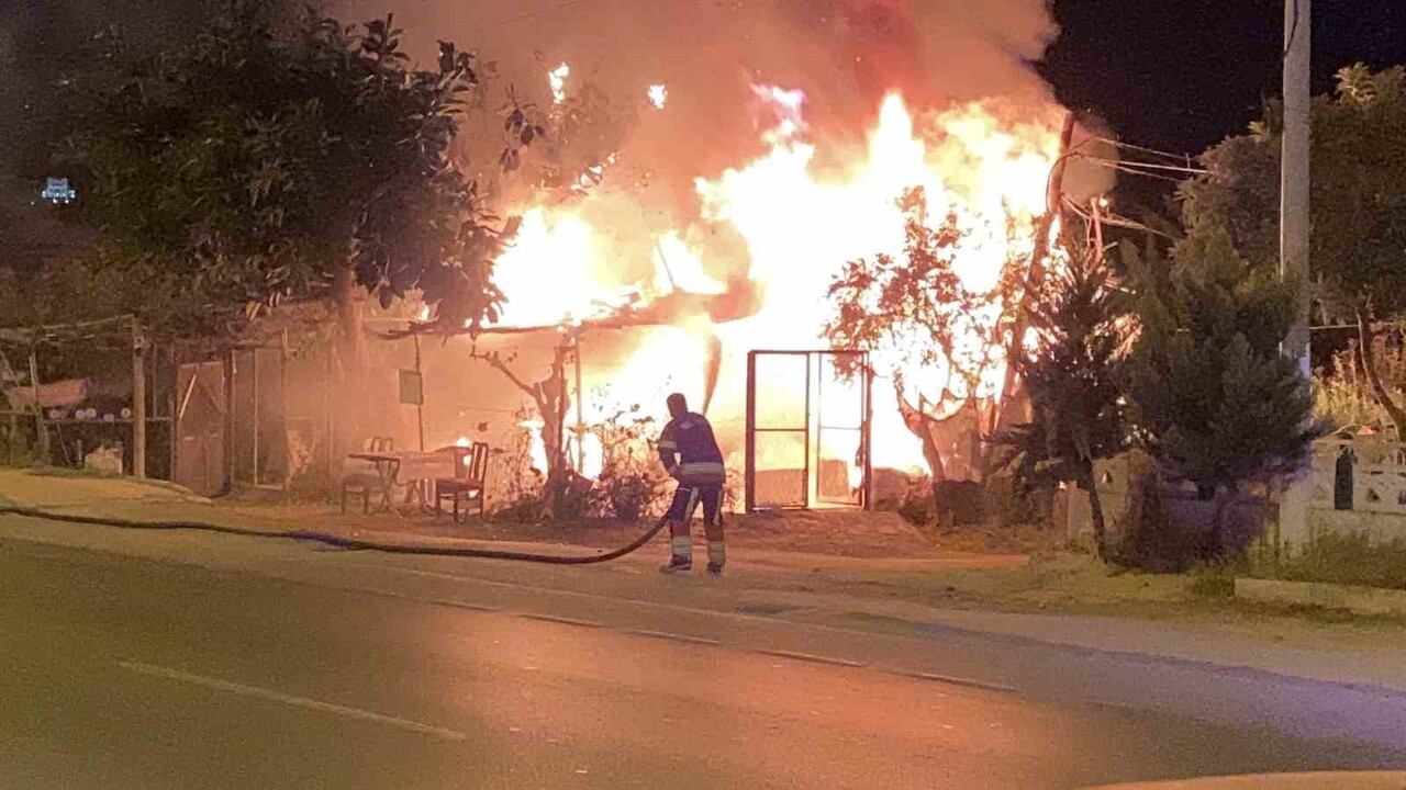 MERSİN’İN ERDEMLİ İLÇESİNDE PETROL İSTASYONUNA YAKIN BİR NOKTADA, İÇİNDE MUTFAK TÜPLERİ DE BULUNAN...