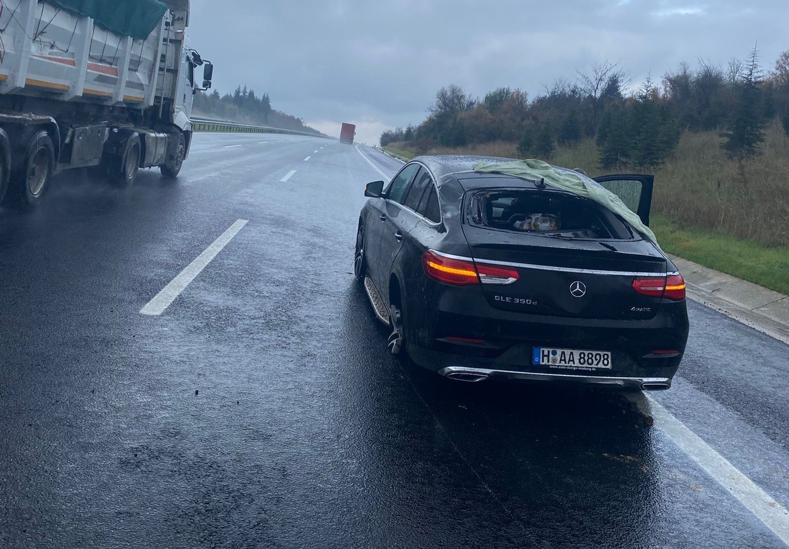 METEOROLOJİ GENEL MÜDÜRLÜĞÜ'NÜN UYARILARININ ARDINDAN KIRKLARELİ'NİN LÜLEBURGAZ İLÇESİNDE ANİDEN...