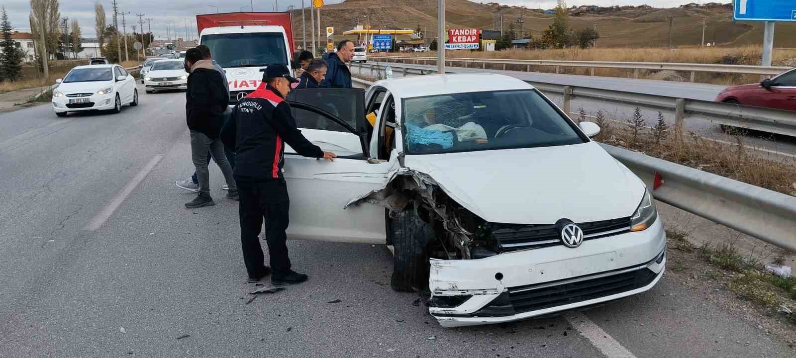 MEYDANA GELEN KAZADA ARAÇLARDAN GÖRÜNTÜ