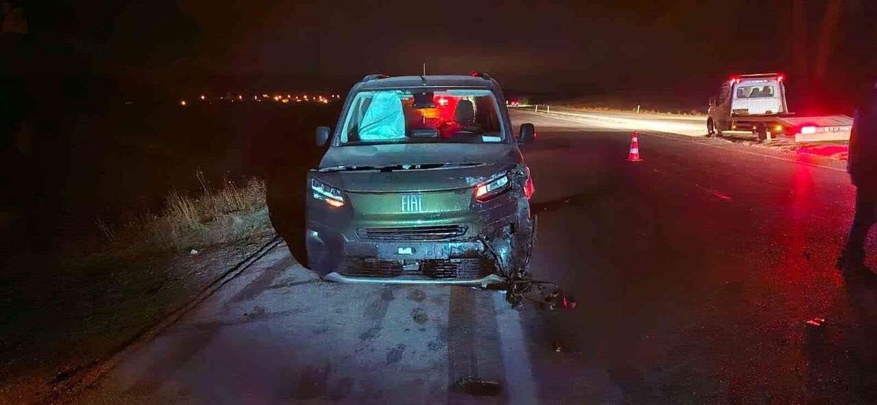 MEYDANA GELEN KAZADA ARAÇLRDAN GÖRÜNTÜ