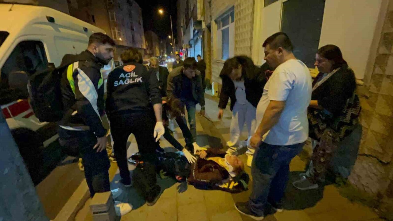 MOTOSİKLETİN ÇARPTIĞI ALKOLLÜ YAYANIN TAKLA ATTIĞI ANLAR KAMERADA