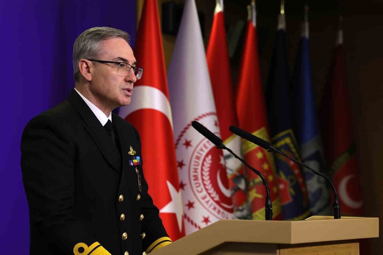 MSB BASIN HALKLA İLİŞKİLER MÜŞAVİRİ VE BAKANLIK SÖZCÜSÜ TUĞAMİRAL ZEKİ AKTÜRK AÇIKLAMALARDA...