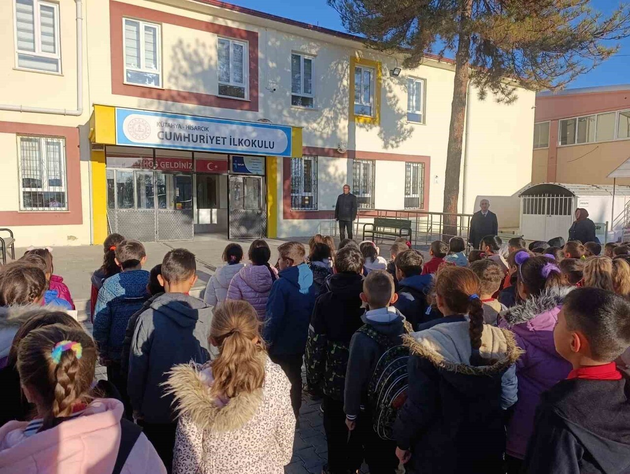 MÜDÜR HASAN KİLİTCİ: "BAYRAK TÖRENLERİ, MİLLİ DEĞERLERİMİZLE BAĞIMIZI GÜÇLENDİREN ÖZEL...