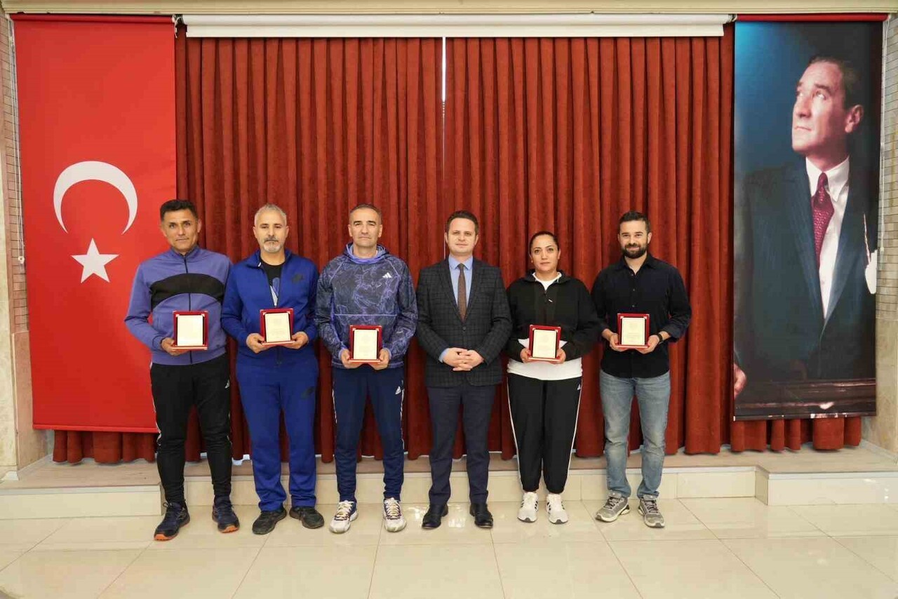 MUĞLA'DA ÖĞRETMENLER ARASI SPOR TURNUVALARININ ÖDÜL TÖRENİ COŞKUYLA GERÇEKLEŞTİ