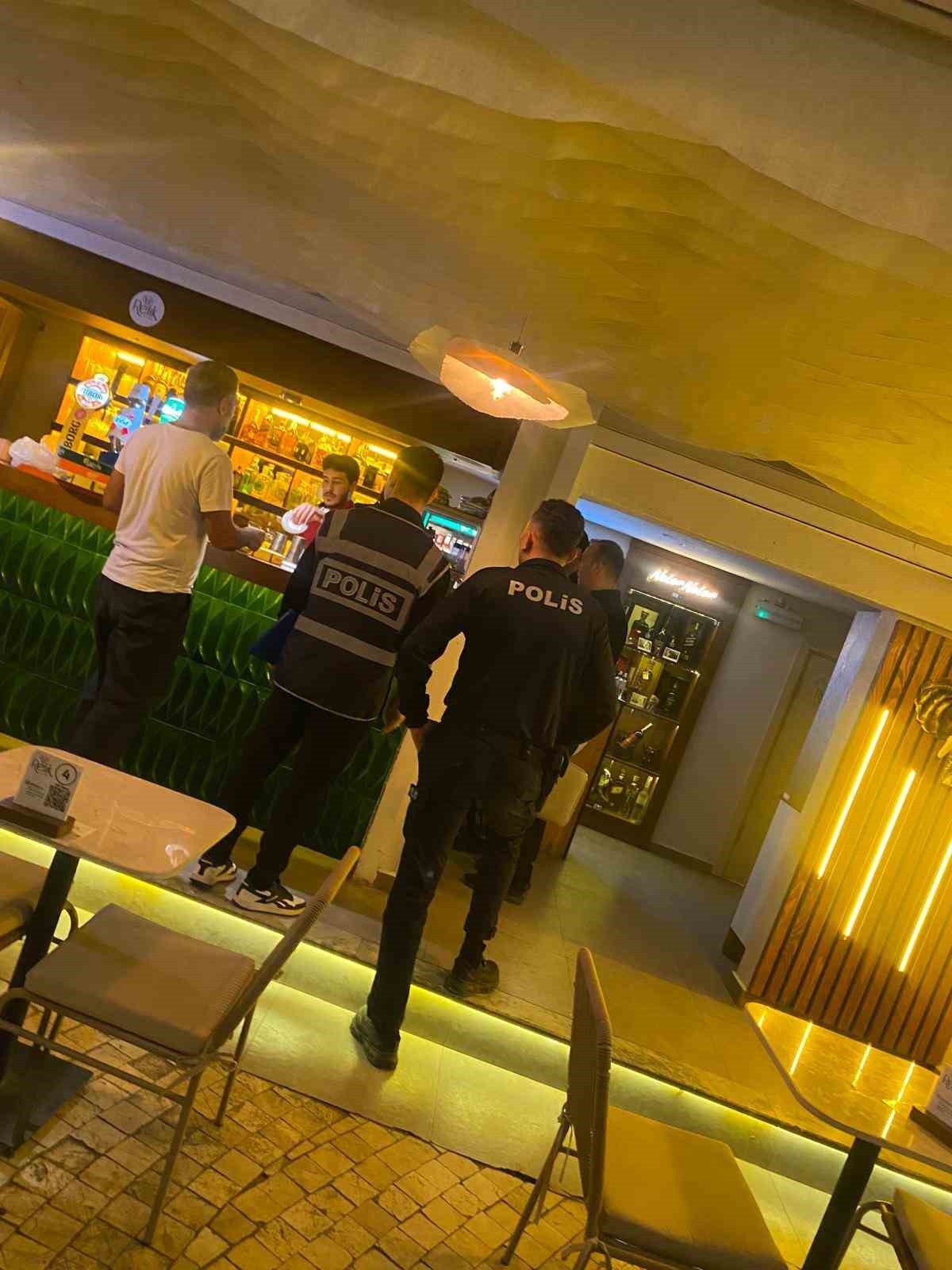 MUĞLA'NIN DATÇA İLÇESİNDE YAPILAN UYGULAMALARDA BİRÇOK ALAN DENETLENİRKEN, 288 ŞAHIS VE 48 ARACIN...