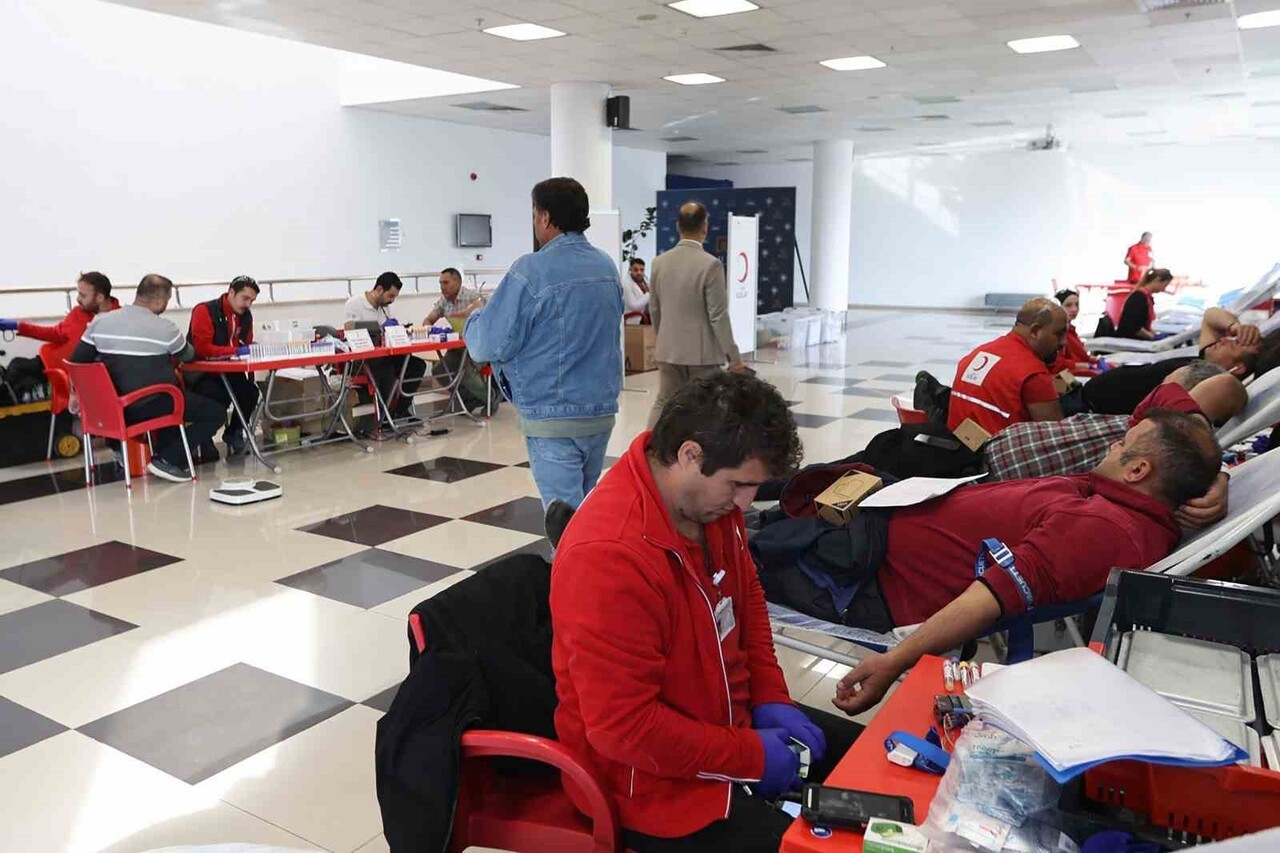 MUĞLA BÜYÜKŞEHİR BELEDİYESİ, KIZILAY’IN ARTAN KAN İHTİYACINA DESTEK OLMAK AMACIYLA 17-21 KASIM...