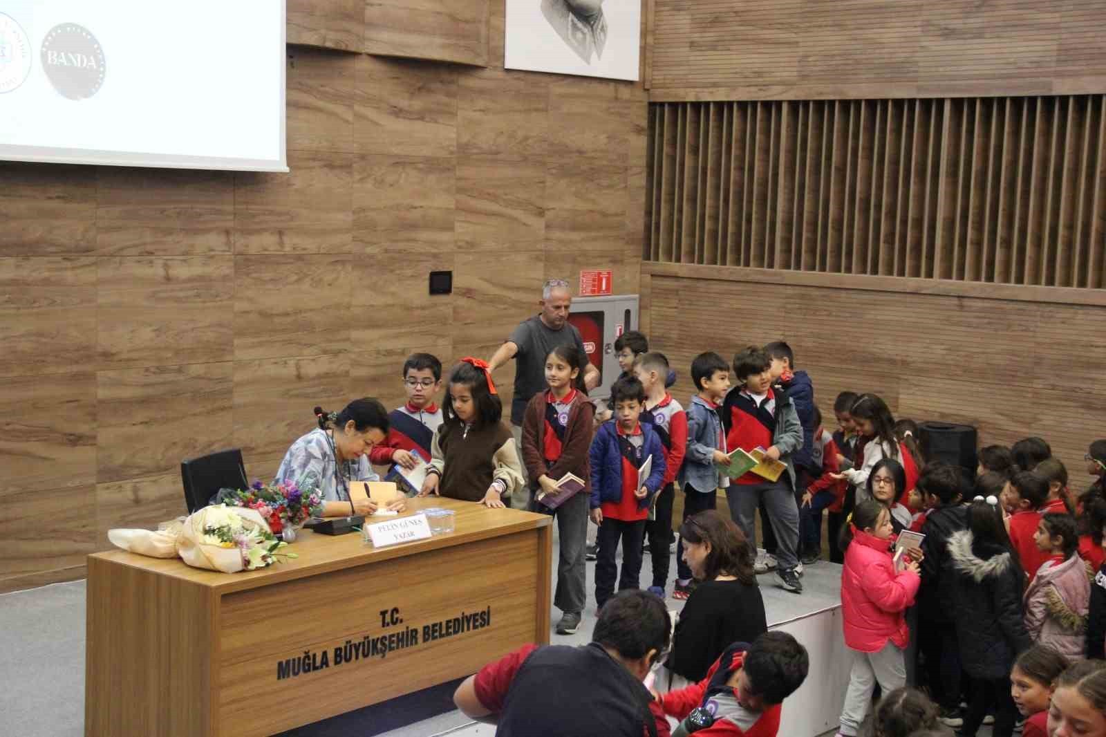 MUĞLA BÜYÜKŞEHİR BELEDİYESİ PELİN GÜNEŞ’İ MİNİK OKURLARLA BULUŞTURDU