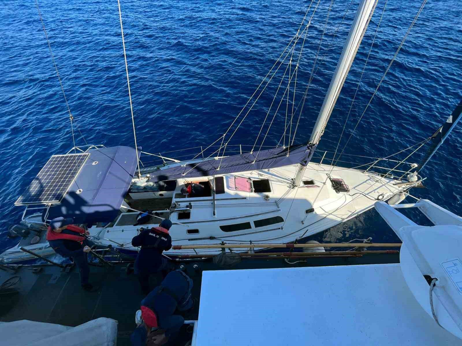 MUĞLA’NIN DATÇA İLÇESİ AÇIKLARINDA SEYREDEN YELKENLİ TEKNEDE SAHİL GÜVENLİK EKİPLERİ TARAFINDAN...