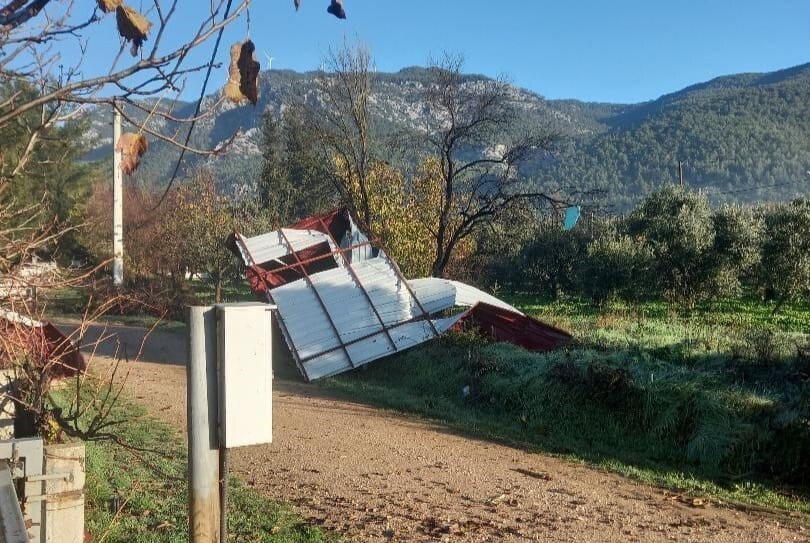 MUĞLA’NIN MENTEŞE İLÇESİNDE GECE SAATLERİNDE ETKİLİ OLAN FIRTINA HAYATI OLUMSUZ ETKİLEDİ