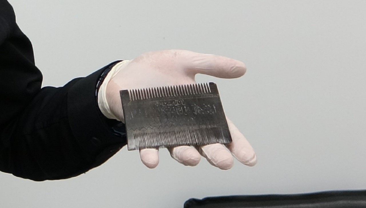 MUNZUR ÜNİVERSİTESİ ÖĞRETİM ÜYESİ DOÇ. DR. İLYAS KAYAOKAY, OSMANLI DÖNEMİNE AİT KEMİKTEN YAPILMIŞ...