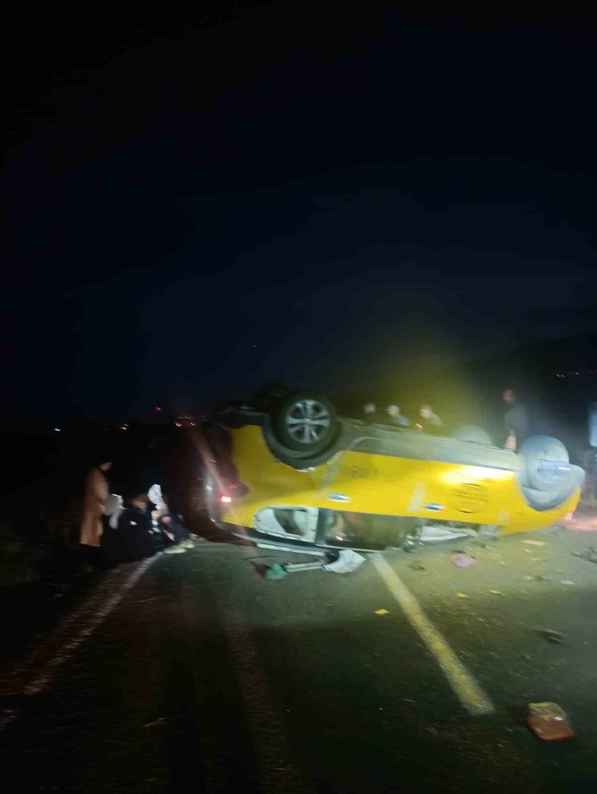 MUŞ'UN MALAZGİRT İLÇESİNDE ÖĞRETMENLERİ TAŞIYAN TAKSİNİN TAKLA ATMASI SONUCU 7 KİŞİ...