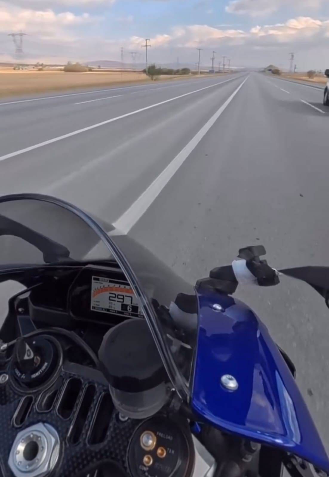 MUŞ İL JANDARMA KOMUTANLIĞI EKİPLERİ, SOSYAL MEDYADA YAPTIKLARI HIZ PAYLAŞIMLARIYLA TRAFİK...