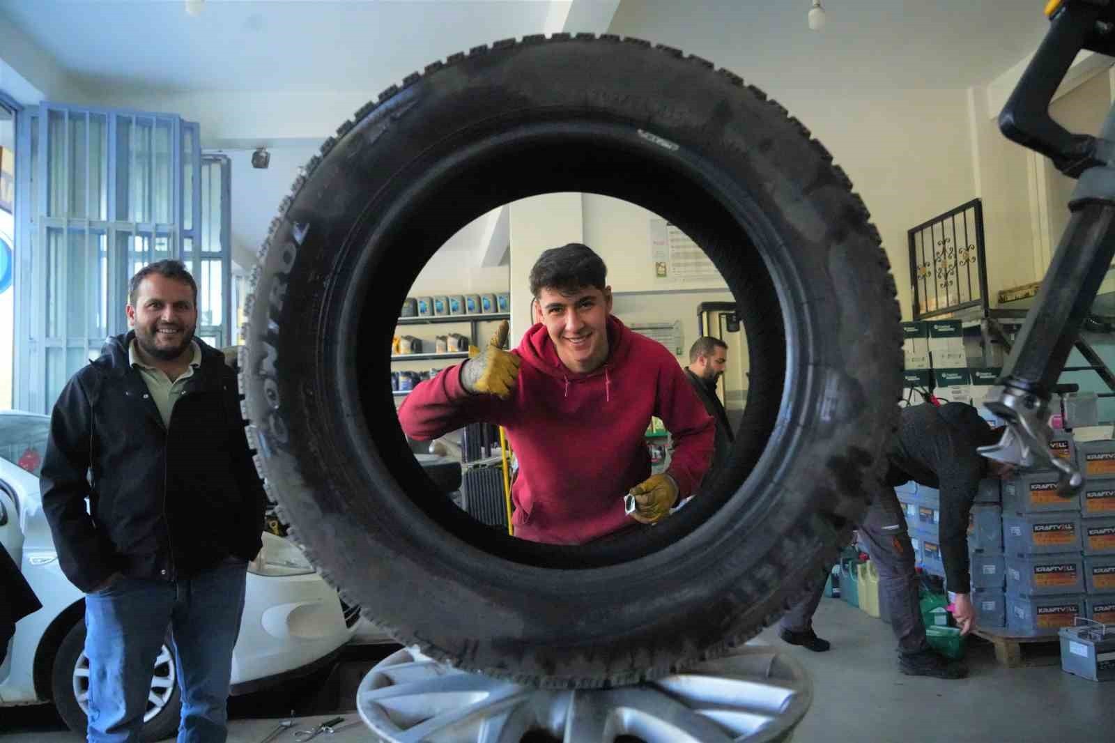 MUŞ’TA 15 KASIM İTİBARİYLE BAŞLAYACAK OLAN ZORUNLU KIŞ LASTİĞİ UYGULAMASI ÖNCESİNDE OTO...