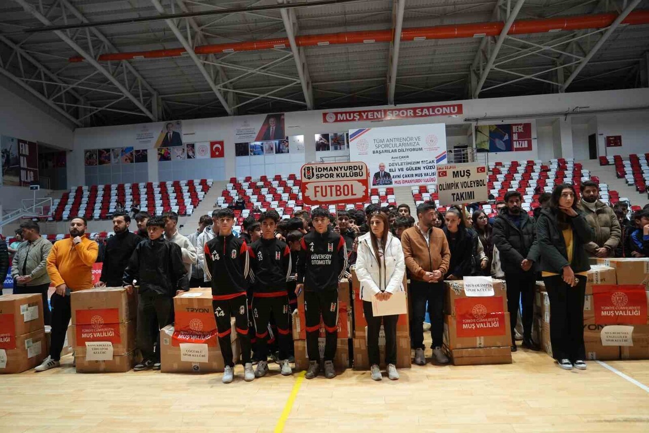 MUŞ’TA FAALİYET GÖSTEREN AMATÖR SPOR KULÜPLERİNE YÖNELİK 2 MİLYON TL’LİK MALZEME DESTEĞİ...