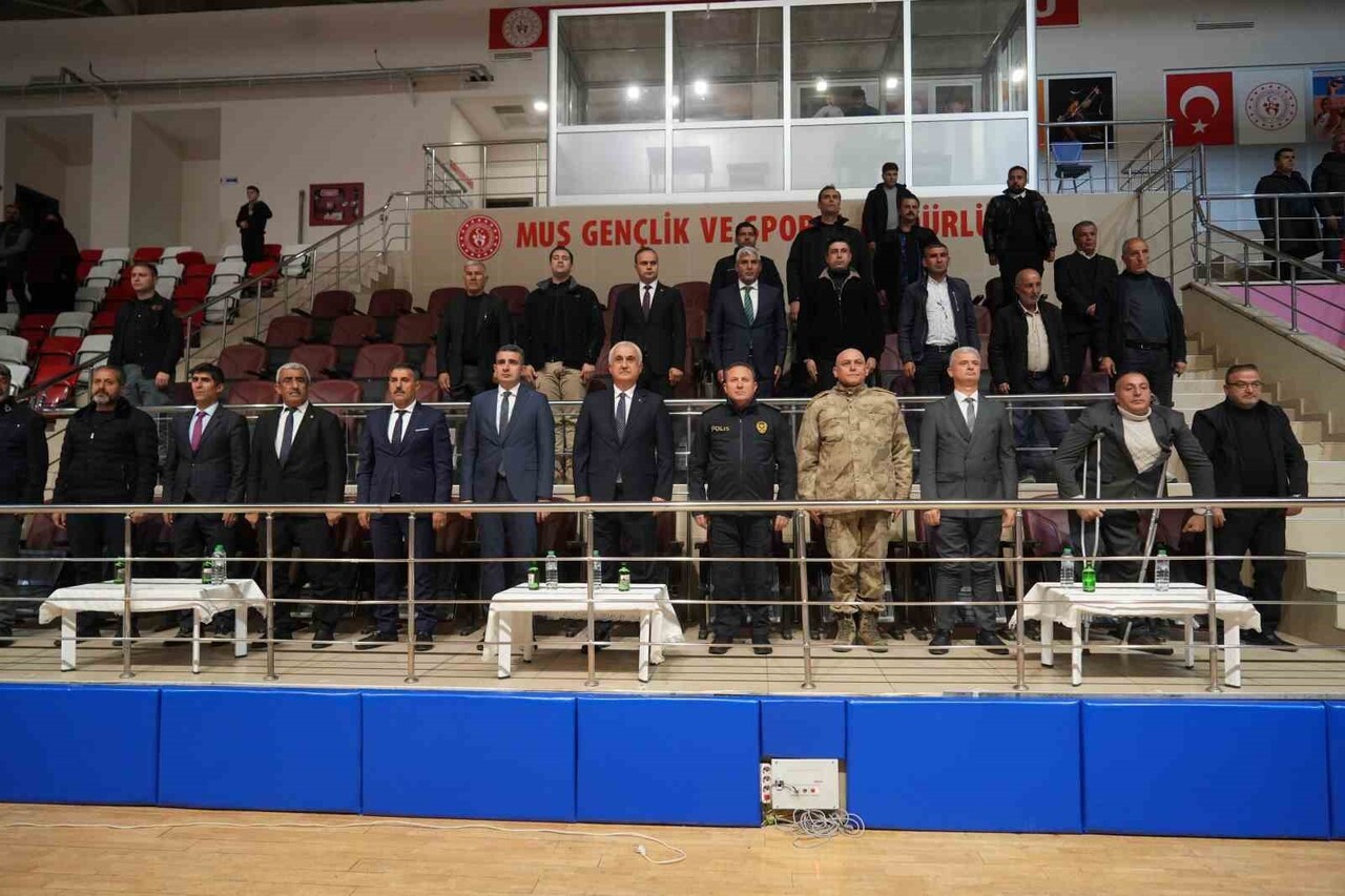 MUŞ’TA FAALİYET GÖSTEREN AMATÖR SPOR KULÜPLERİNE YÖNELİK 2 MİLYON TL’LİK MALZEME DESTEĞİ...