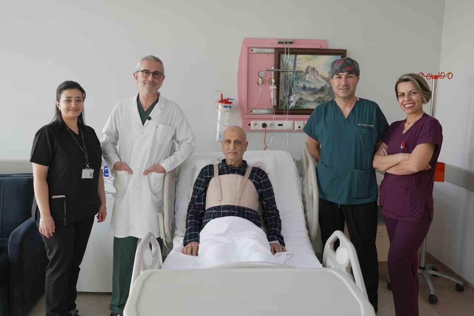 MUSTAFA DEVECİ VE SAĞLIK EKİBİ