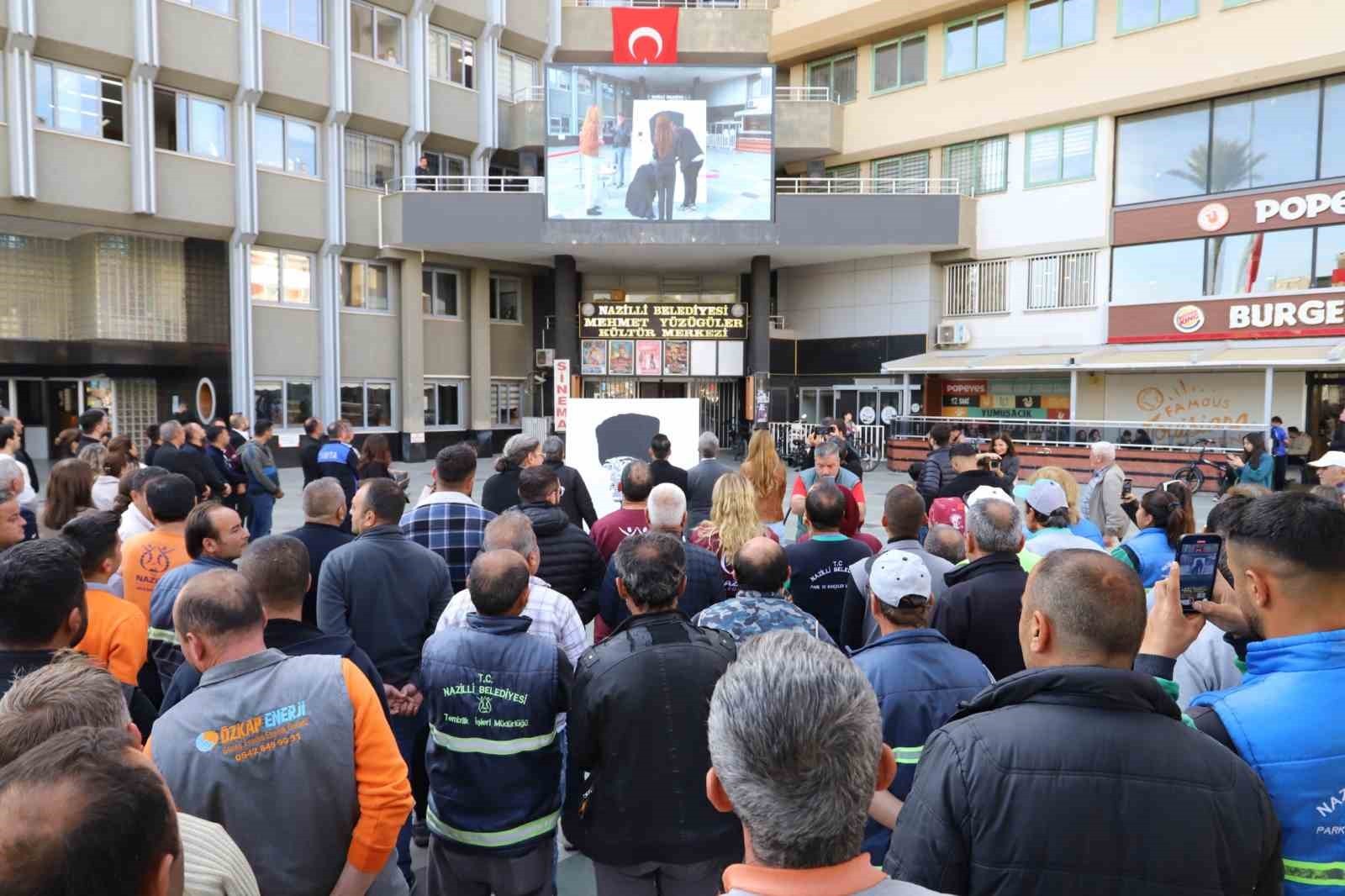 NAZİLLİ’DE 750 PERSONEL ATATÜRK PORTRESİ YAPTI