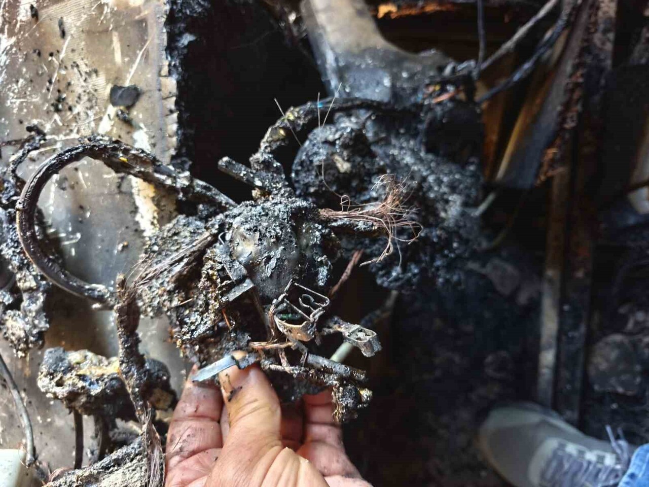 NAZİLLİ’DE BİR KİŞİNİN ÖLÜMÜNE SEBEP OLAN YANGININ BİLGİSAYAR KASASINDAN ÇIKTIĞI TESPİT...