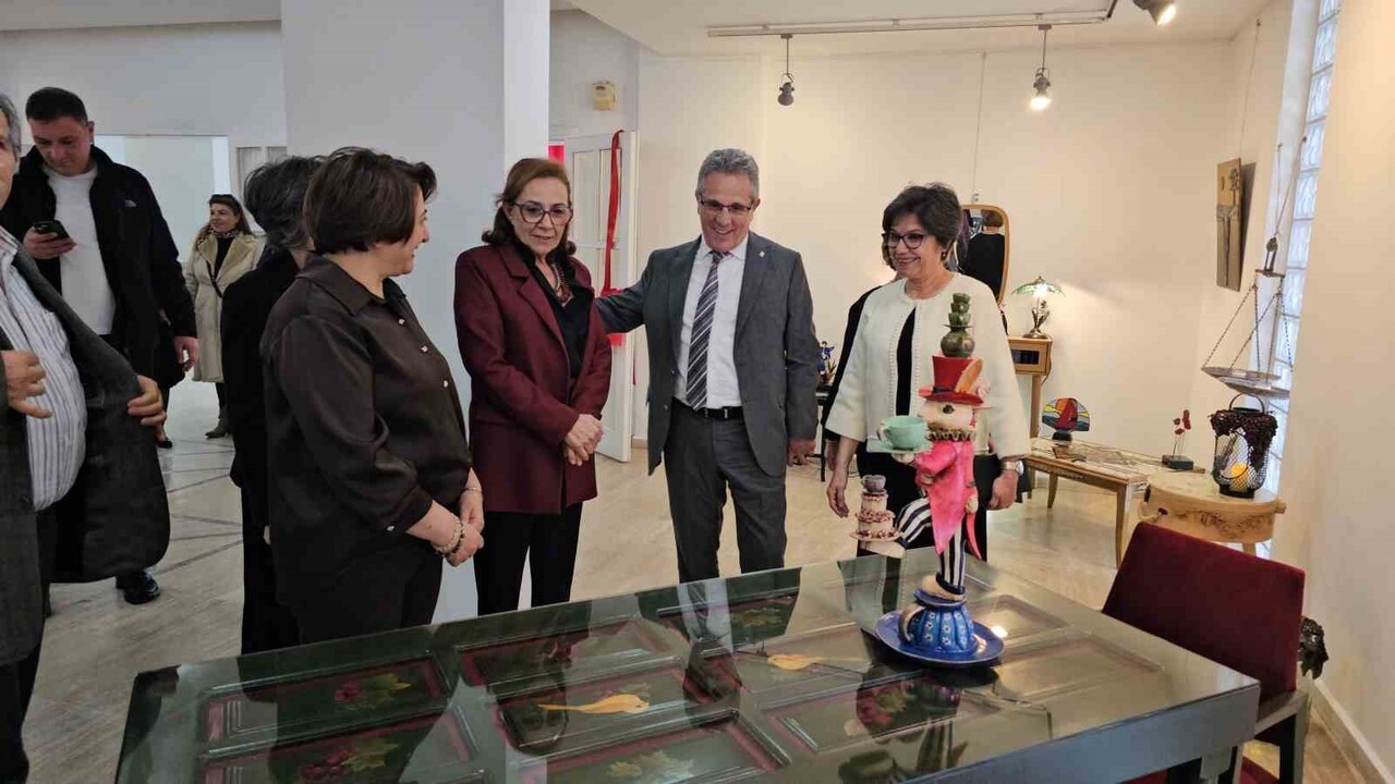 NAZİLLİ’DE ‘GEÇMİŞİN YANSIMALARI’ SERGİSİ AÇILDI