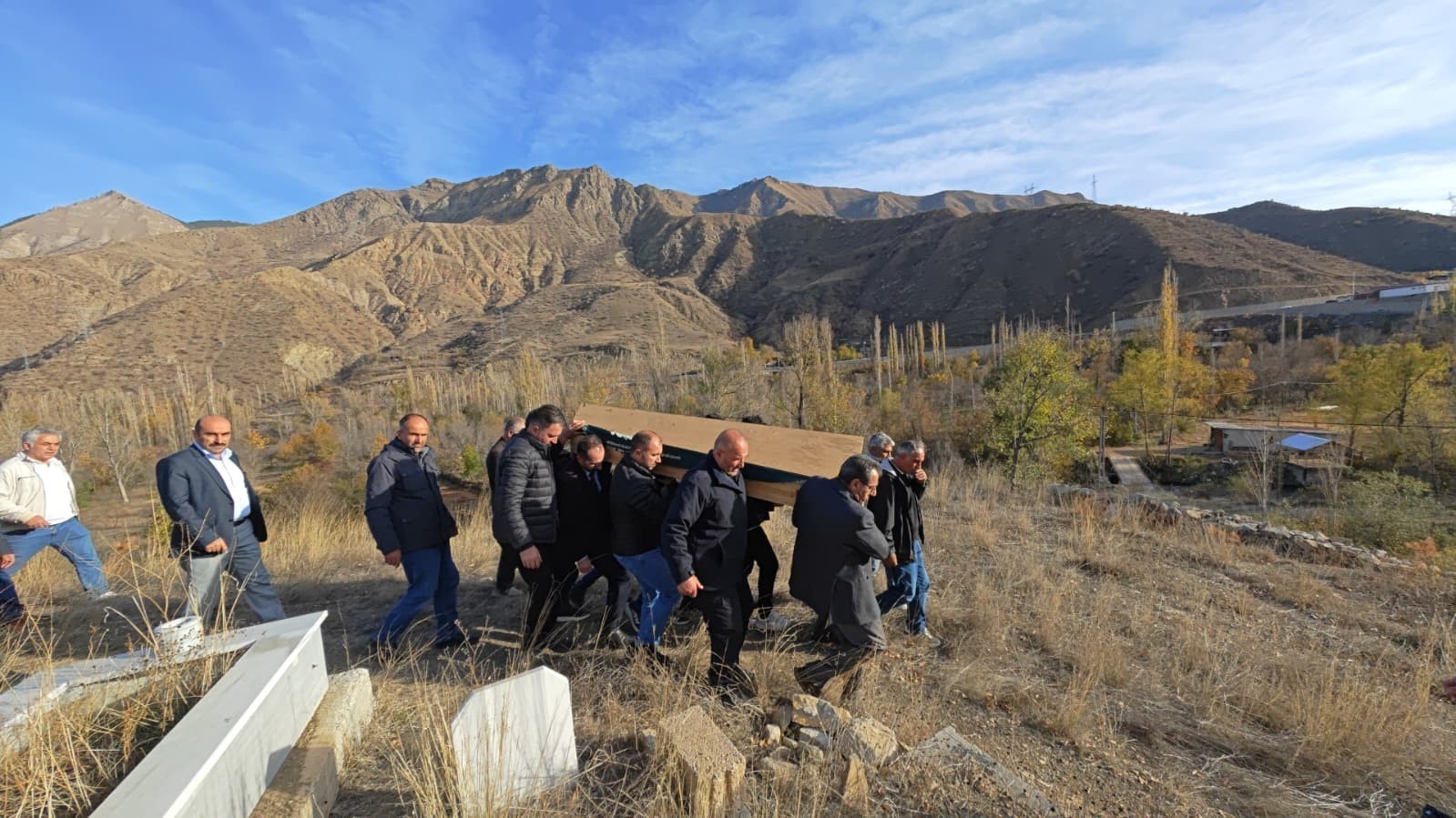 NERMİN TİRİT SON YOLCULUĞUNA UĞURLANDI