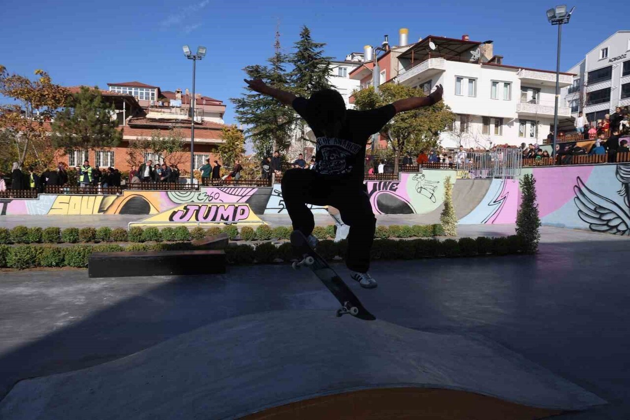 NEVŞEHİR BELEDİYE BAŞKANI RASİM ARI’NIN "50 VİZYON PROJESİ" ÇERÇEVESİNDE  YAPIMI TAMAMLANAN AHMET...