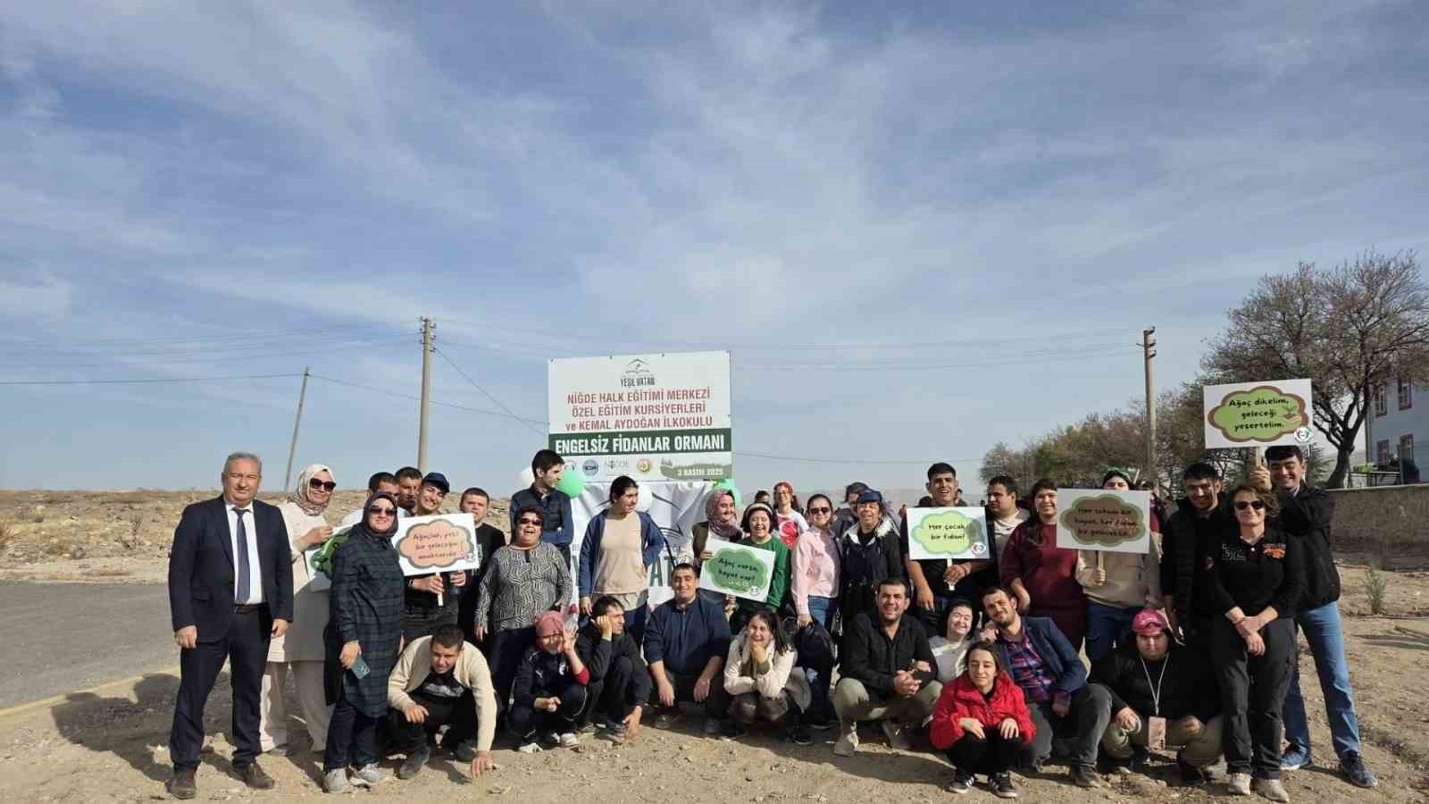 NİĞDE’DE ÇEVRE BİLİNCİNİ ARTIRMAK VE DOĞAYA KATKI SAĞLAMAK AMACIYLA FİDAN DİKME ETKİNLİĞİ...