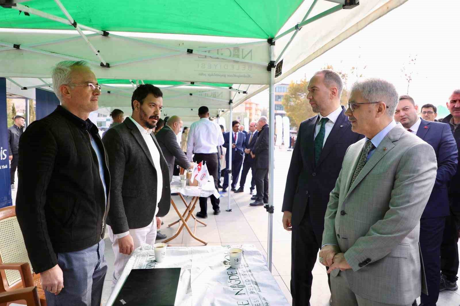 NİĞDE’DE İSTİHDAM BULUŞMASINDA İŞ ARAYANLAR VE İŞVERENLER BİR ARAYA GELDİ