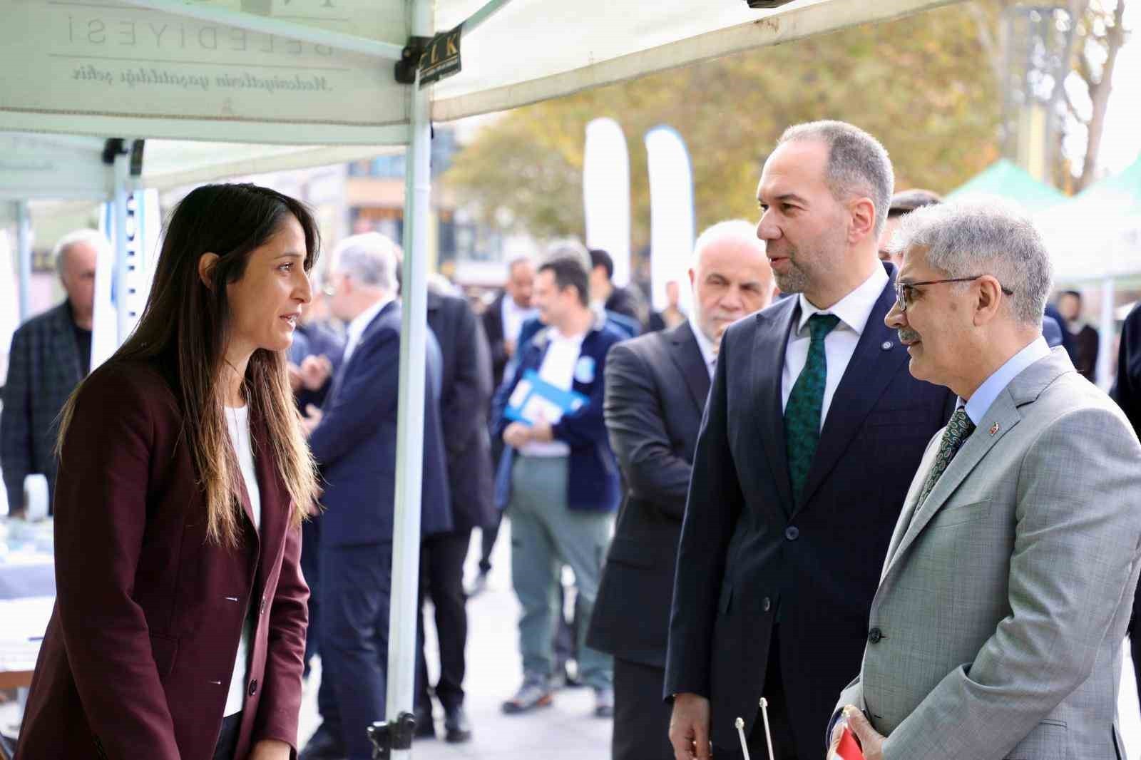 NİĞDE’DE İSTİHDAM BULUŞMASINDA İŞ ARAYANLAR VE İŞVERENLER BİR ARAYA GELDİ