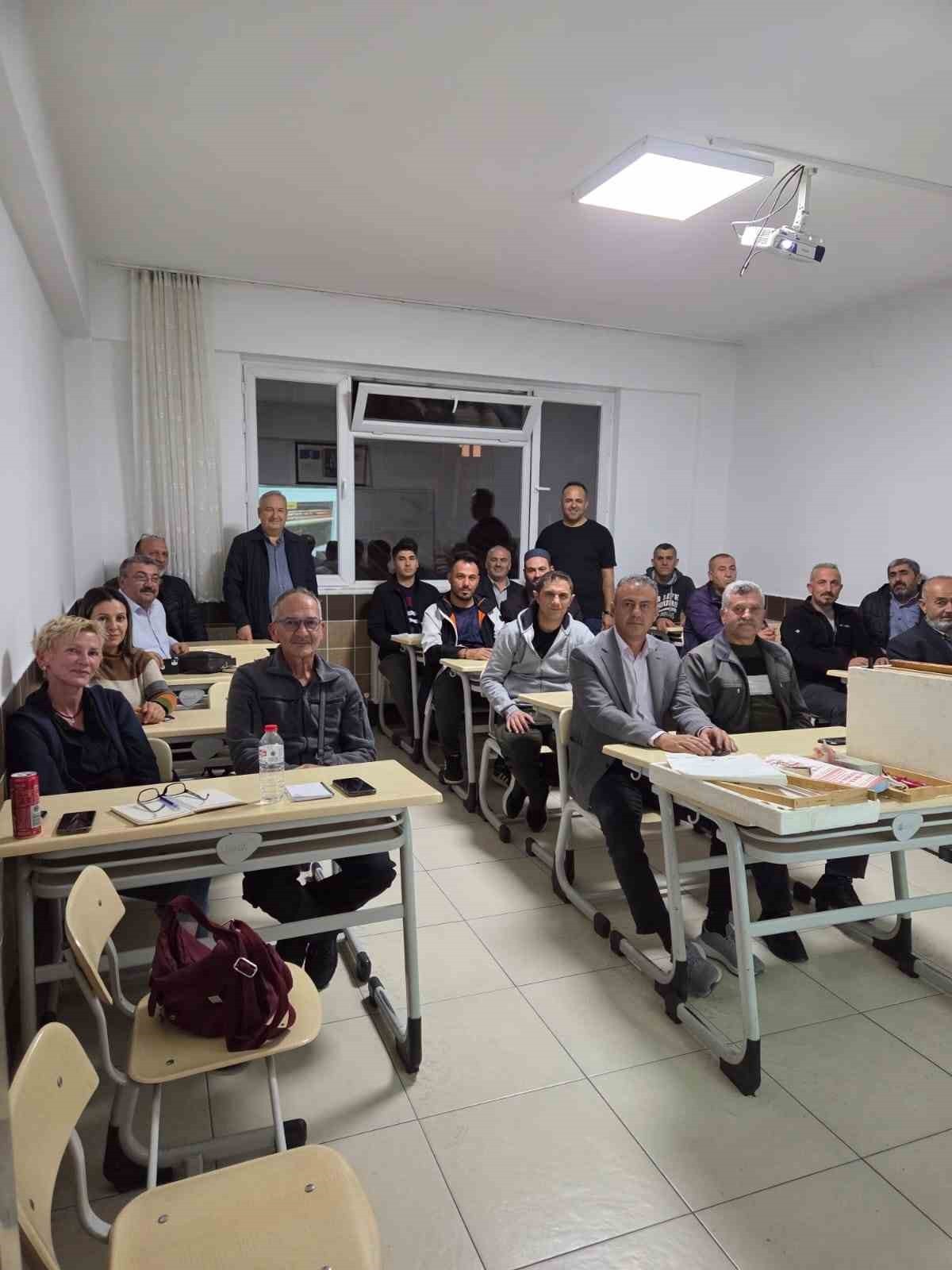 NİĞDE HALK EĞİTİMİ MERKEZİ TARAFINDAN DÜZENLENEN ARICILIK KURSU, DOĞAYLA UYUMLU ÜRETİMİ TEŞVİK...