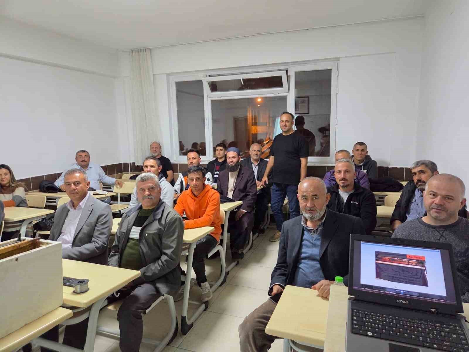 NİĞDE HALK EĞİTİMİ MERKEZİ TARAFINDAN DÜZENLENEN ARICILIK KURSU, DOĞAYLA UYUMLU ÜRETİMİ TEŞVİK...