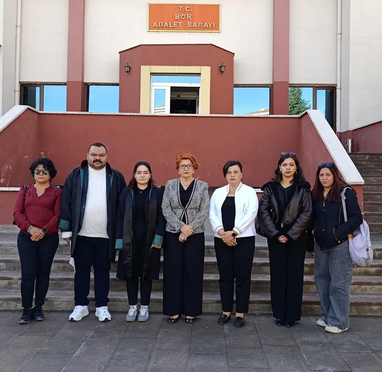 NİĞDE’NİN BOR İLÇESİNDEKİ BİR GERİ DÖNÜŞÜM FABRİKASINDA KOLUNU MAKİNEYE KAPTIRMASI SONUCU HAYATINI...