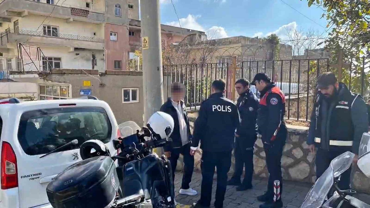 ÖĞRENCİLERİN GÜVENLİĞİ İÇİN YÜRÜTÜLEN UYGULAMADA 877 KİŞİNİN SORGULANDIĞI, 263 ARAÇ VE SÜRÜCÜSÜNÜN...