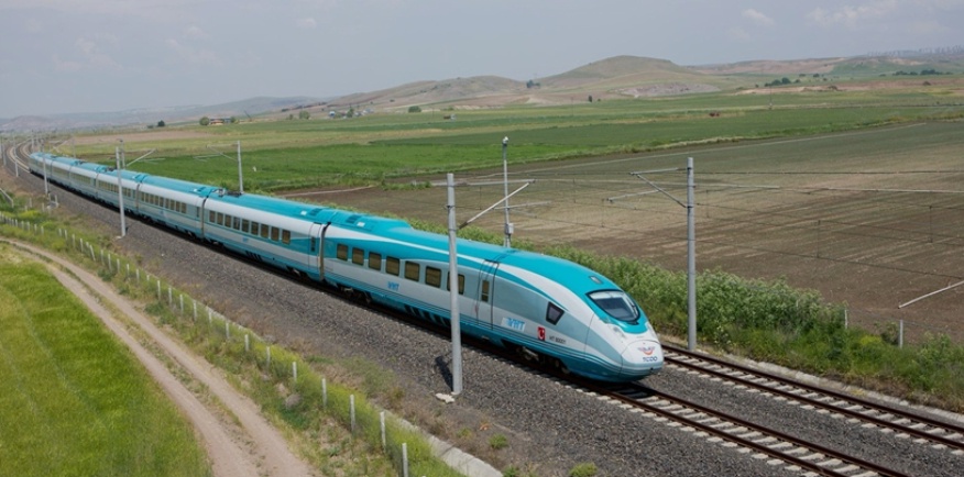 Öğretmenlere "Yarı Yarıya" Müjdesi: YHT Biletlerinde %50 İndirim Dönemi Başlıyor!