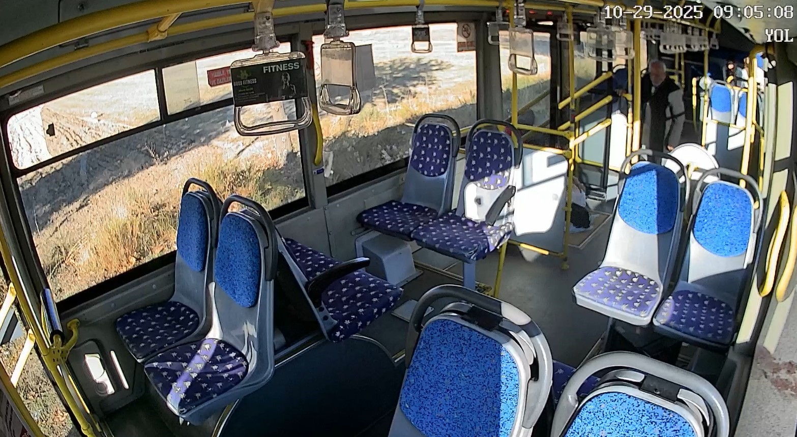 OLAY ANLARI İSE OTOBÜSÜN KAMERALARINA ANBEAN YANSIDI.