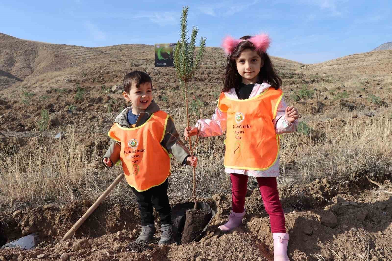OLTU ORMAN İŞLETME MÜDÜRLÜĞÜ TARAFINDAN 11 KASIM "MİLLİ AĞAÇLANDIRMA GÜNÜ" KAPSAMINDA DÜZENLENEN...