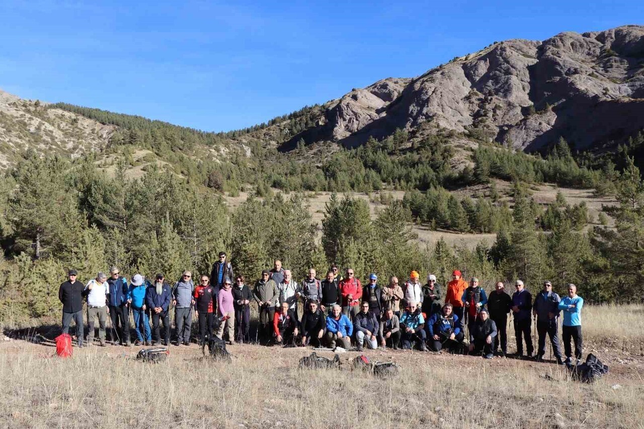 OLTULU DOĞASEVERLER GRUBU İLE ERZURUM YÜRÜYÜŞ EKİBİ, 24 KASIM ÖĞRETMENLER GÜNÜ’NÜ ANLAMLI BİR...