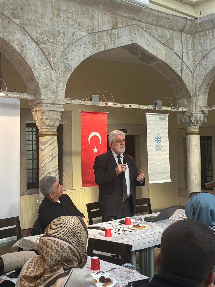 Ömrünü edebiyata, düşünceye ve genç kuşakların yetişmesine adayan yazar Recep Seyhan İstanbul'da...