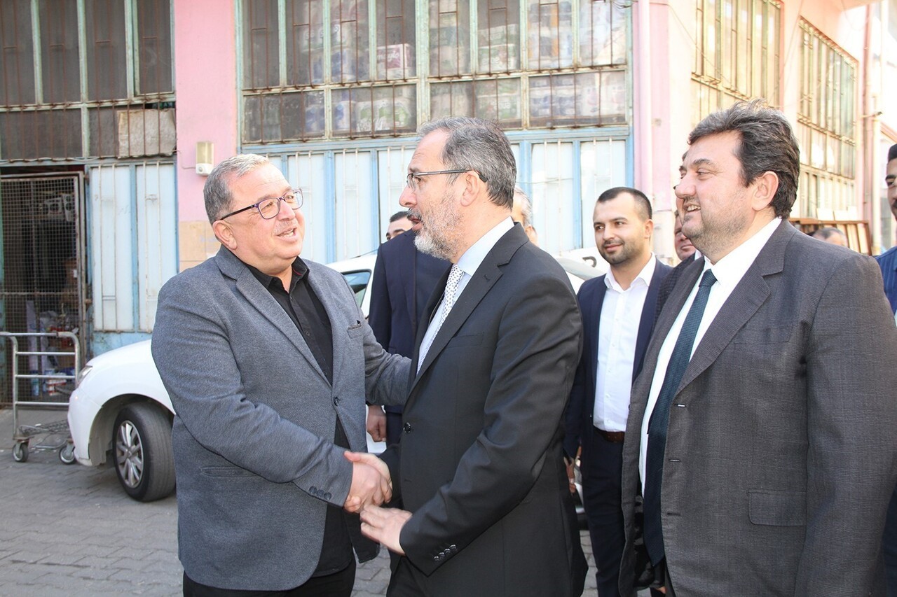 ÖNCEKİ DÖNEM GENÇLİK VE SPOR BAKANI, AK PARTİ İZMİR MİLLETVEKİLİ DR. MEHMET MUHARREM KASAPOĞLU...