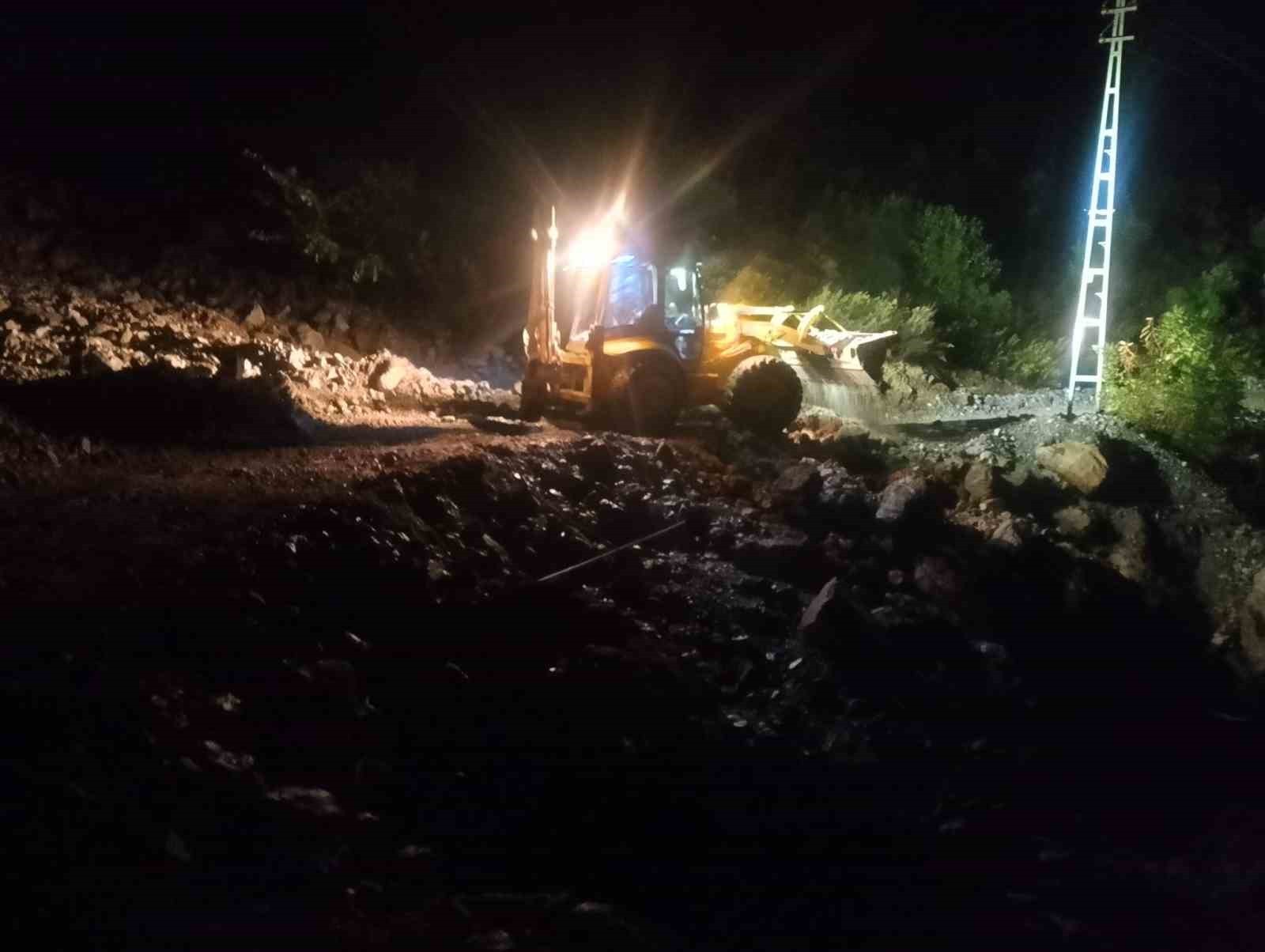 ONİKİŞUBAT BELEDİYESİ FEN İŞLERİ MÜDÜRLÜĞÜ EKİPLERİ, VATANDAŞLARIN YAŞAM KALİTESİNİ ARTIRMAK VE...